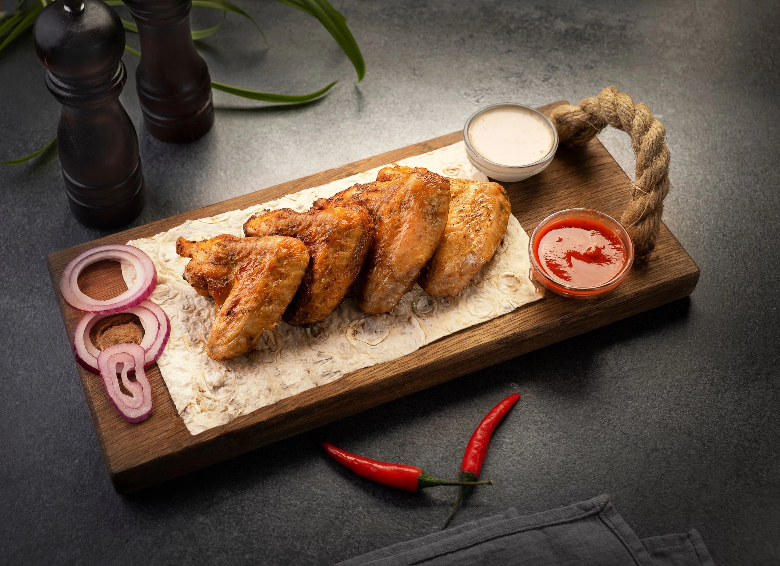 Куриные крылышки на углях